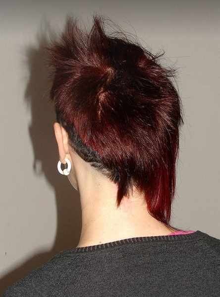 asymetryczny tył fryzury krótkiej, uczesanie damskie zdjęcie numer 109A